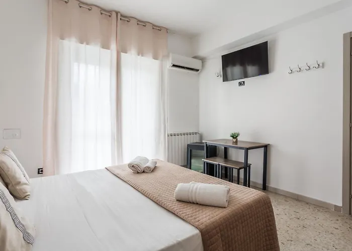 Napoli Fly Guest House 290